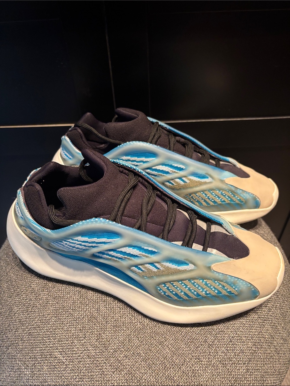 Adidas Yeezy 700 V3 "Arzareth" Blue-Black-White-Grey, Mens 9.5, Womens 11.
